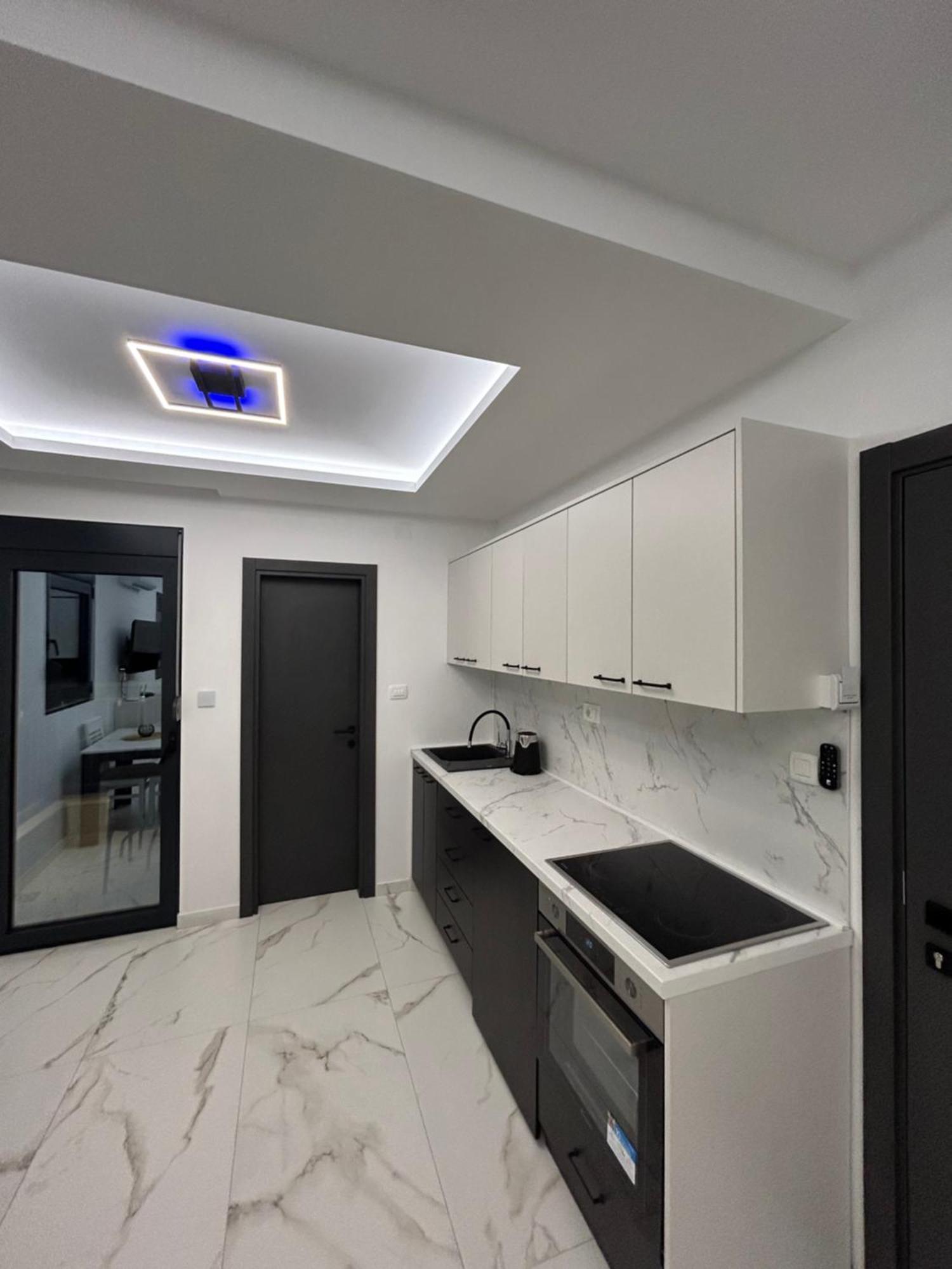Merlin Prestige Apartments Будва Екстериор снимка